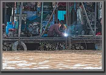 Floating worker