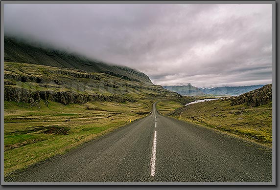 Icelandic road photo