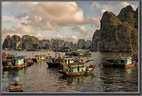 Hong Gai Vietnam photo